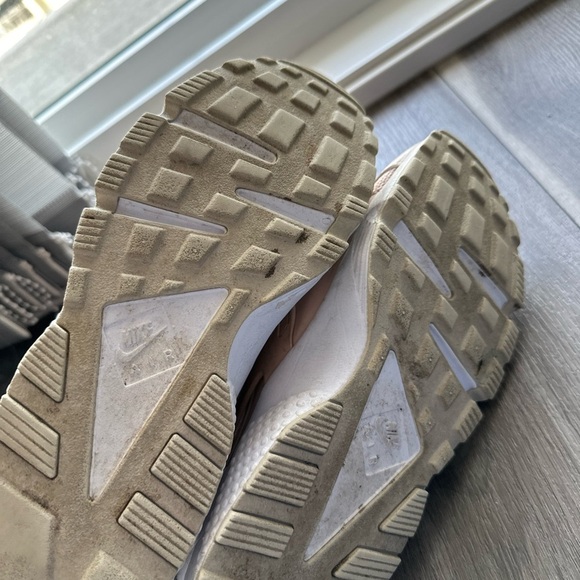 Nike huarache Pink and White Athletic Sneakers size 8.5 - Picture 10 of 11